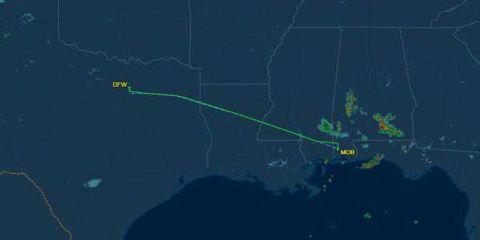 航班半夜抵达旅客无法下飞机:工作人员都下班了