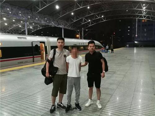 富二代要花100万捧主播 却要先交1000手续费