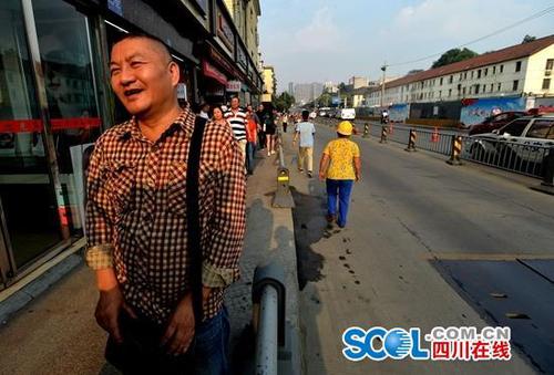 51岁高考钉子户第22次高考总分469 明年再来