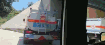 贵阳黑加油车路边肆意卖油 每月交6000保护费