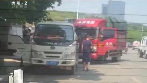 贵阳黑加油车路边肆意卖油 每月交6000保护费