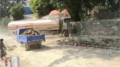 贵阳黑加油车路边肆意卖油 每月交6000保护费