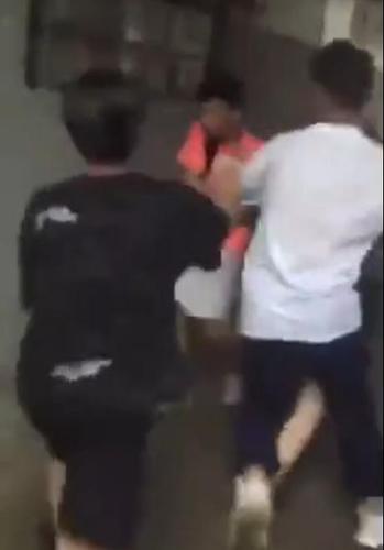 江西通报学生被打视频:被校外网友围堵 警方介入