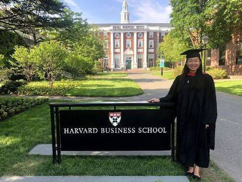 重庆最牛的同桌闺蜜火了：你上剑桥 我读哈佛