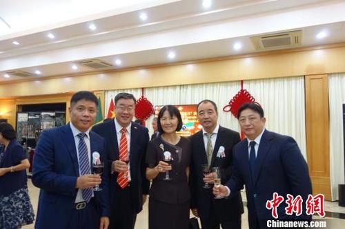 中国驻巴西使馆庆巴西“中国移民日”法令生效