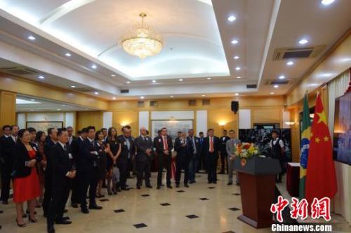 图为庆祝酒会现场。莫成雄 摄