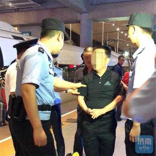 资深老赖坐高铁获法官接站:住别墅不交物业费