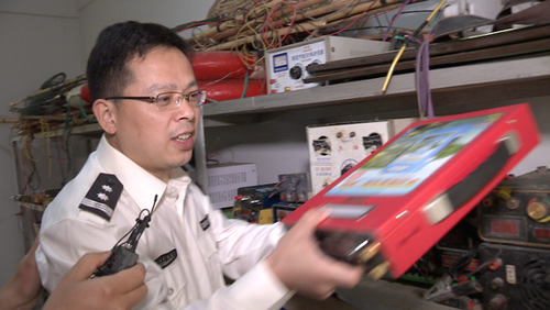 触目惊心!捕鱼者把这它放到水里 上百条鱼瞬间毙命