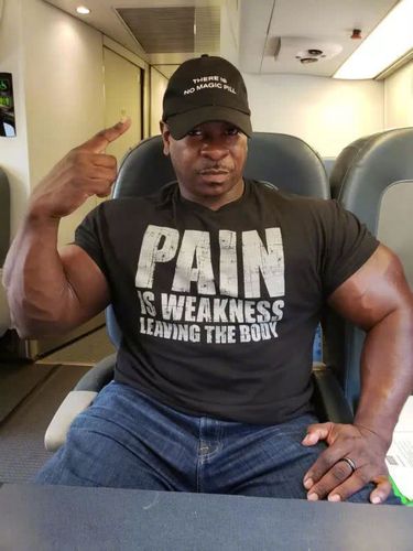 白宫厨师爱健身臂围61厘米 迅速走红惊动施瓦辛格 