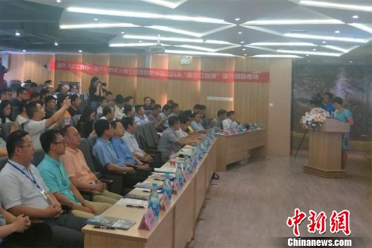 图为路演活动现场。　何燕平 摄