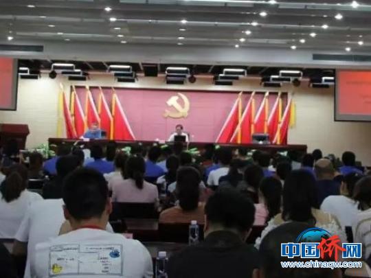 中国侨网宪法专题讲座进社区。　黄水峰　摄