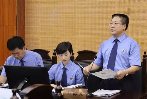 男子微信群转发12段视频 涉宣扬恐怖主义罪获刑