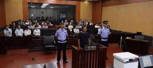 男子微信群转发12段视频 涉宣扬恐怖主义罪获刑