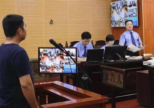 男子微信群转发12段视频 涉宣扬恐怖主义罪获刑