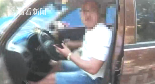 男子开车被查一脸茫然:朋友在车牌贴“VIP”