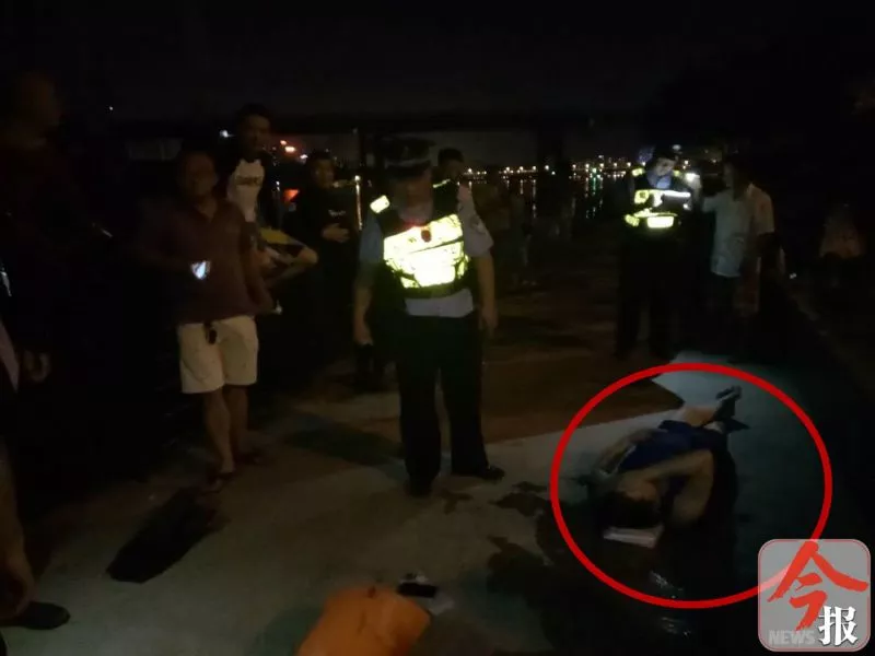 男子深夜散步发现河面漂来一名女子 身上散发酒气