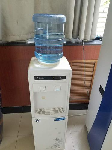 派出所办事大厅冷热有别 警方:空调已到位 将自查