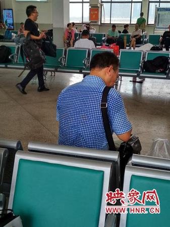 焦作火车站候车厅34℃ 副站长:空调全开了