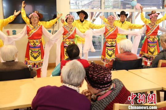 舞蹈《吉祥谣》。　樊南 摄