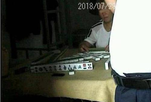 河北一治超站数名职工工作日打麻将 官方:站长免职