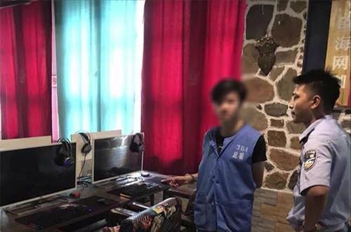 准大学生网吧偷手机 先拿判决书又拿通知书