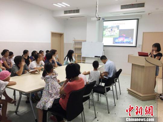 19岁大学生与抑郁症抗争两年：父母给我最大支持