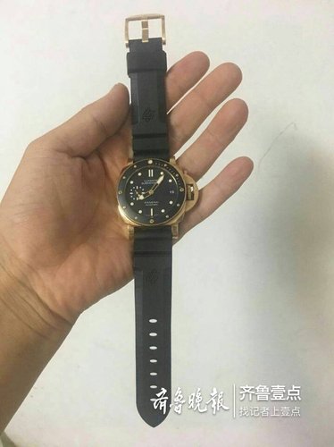 路上搭讪成“好友”，14万手表却神秘“失踪”
