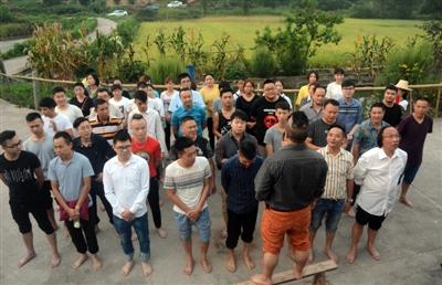 员工请假回家帮忙打谷子 领导知情后做了这个决定