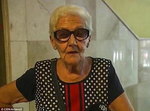 姐妹情深！小伙抢老人宝石项链 95岁好友拼死相搏