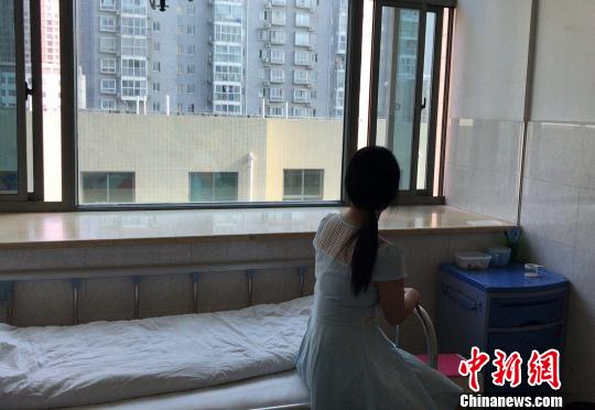 女子压力大喝酒“治”失眠每天喝6瓶啤酒染上酒瘾