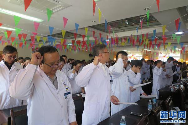 （图2）高原医务工作者迎来首个“中国医师节”