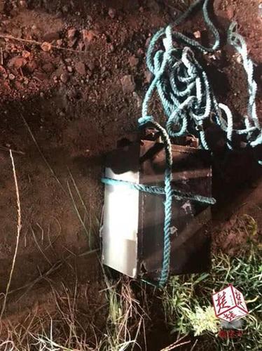 两男潜伏婚庆公司伺机拖走保险柜:电焊切割偷11万