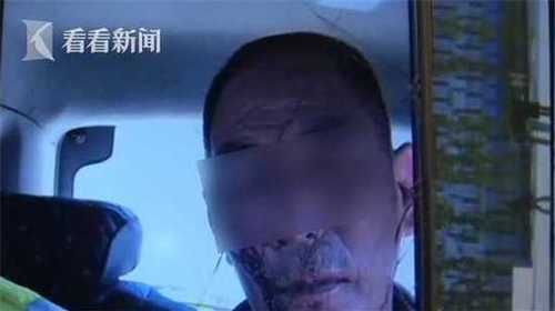 欠费23笔！铁公鸡不愿付1元停车费暴打收费员