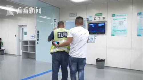 欠费23笔！铁公鸡不愿付1元停车费暴打收费员