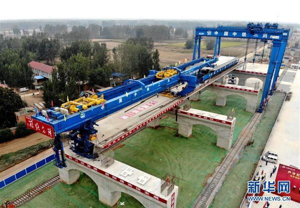 我国高速铁路40米简支箱梁首架成功3