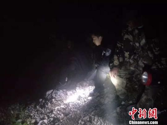 大学生国庆长假私自徒步玉龙雪山被困警方连夜施救
