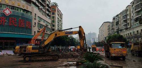 四川达州路面塌陷救援新进展:又一被困人员被发现