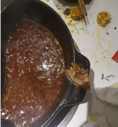 网红串串店疑似用回收老锅底 店家:是锅底原材料