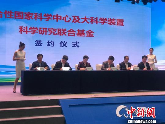 图为会议现场。岳依桐 摄1 图为会议现场。岳依桐 摄1