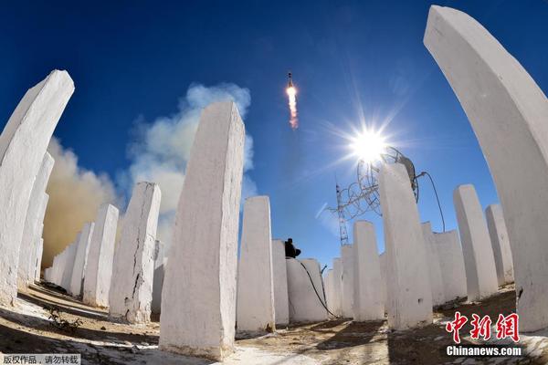 当地时间10月11日俄罗斯宇航员阿列克谢·奥夫奇宁和美国宇航员尼克·黑格搭乘“联盟MS-10”号飞船发射场升空前往国际空间站。升空过程中火箭引擎发生故障，两名宇航员启动了紧急逃生机制返回地面。2