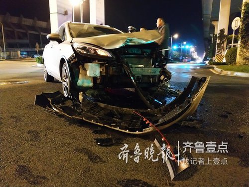 视觉错乱看错红绿灯，午夜济南玉函立交发生一起车祸