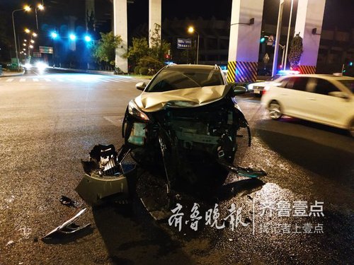 视觉错乱看错红绿灯，午夜济南玉函立交发生一起车祸