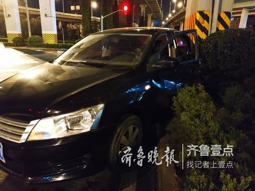 视觉错乱看错红绿灯，午夜济南玉函立交发生一起车祸