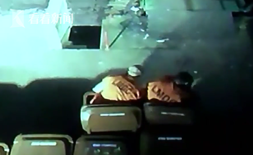 史上最轻松越狱?两名囚犯躲在垃圾桶内成功逃走