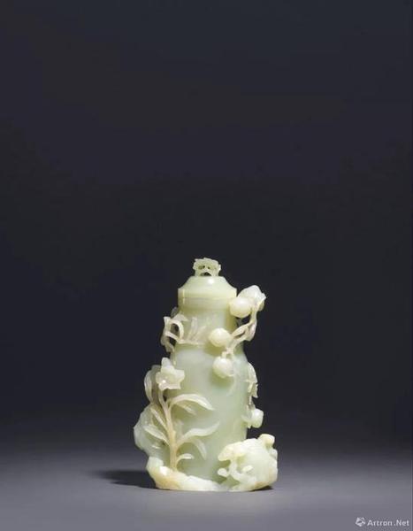 清 十八世纪 白玉镂雕灵仙祝寿图盖瓶 高 22.2 cm。