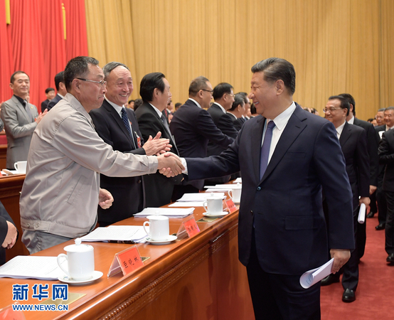 10月22日，中国工会第十七次全国代表大会在北京人民大会堂开幕。这是中共中央总书记、国家主席、中央军委主席习近平等同与会代表亲切握手。
