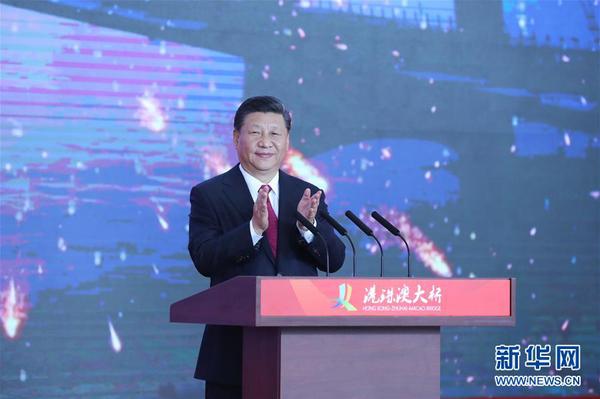 10月23日上午，港珠澳大桥开通仪式在广东珠海举行。中共中央总书记、国家主席、中央军委主席习近平出席仪式并宣布大桥正式开通。