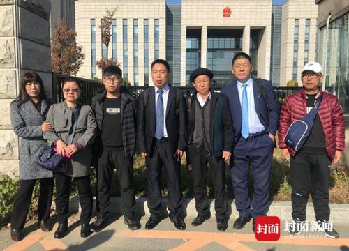 吉林金哲宏杀人案再审 当事人坐轮椅出庭痛哭流涕