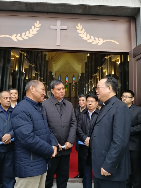 4.在承德市天主教承德教区主教府调研