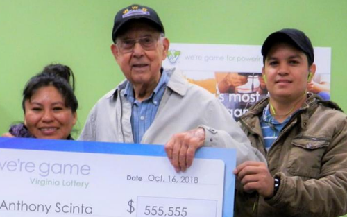 吸锦鲤!美国退休老大爷首次买彩票就赢得近400万